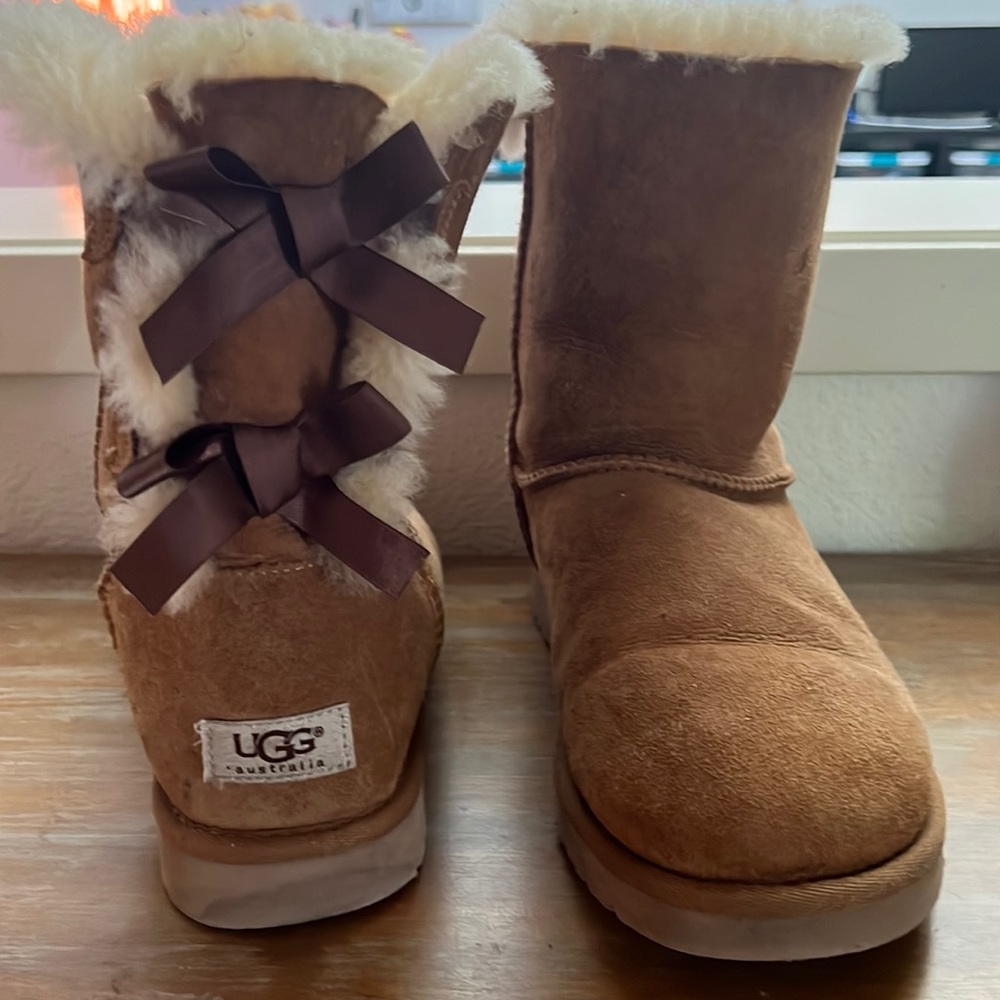 UGG Bailey Bow tan Boots!
